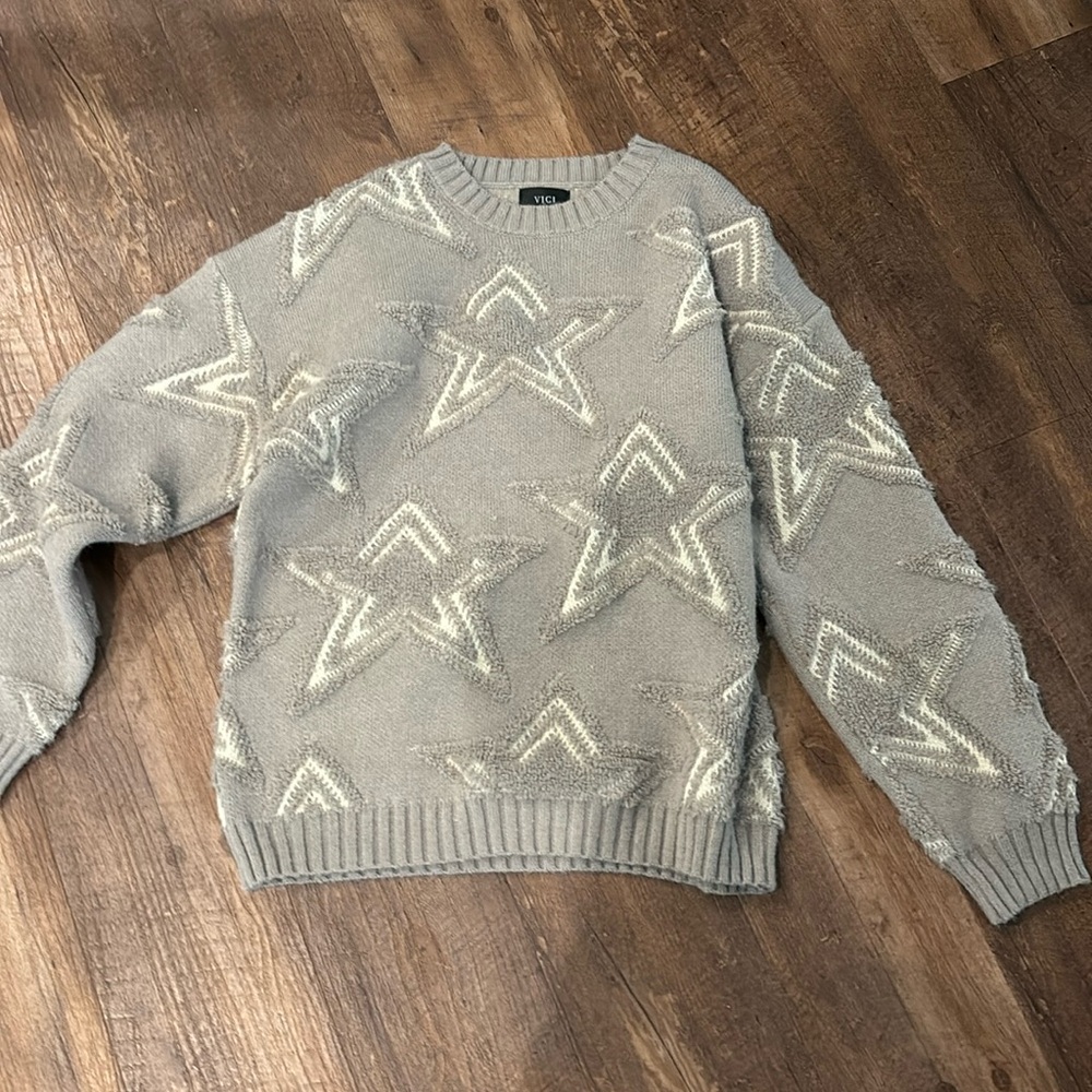 Vici Gray Star Pattern Sweater